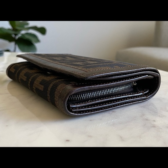 AUTHENTIC BIFOLD FENDI ZUCCA WALLET UNISEX - Picture 2 of 9